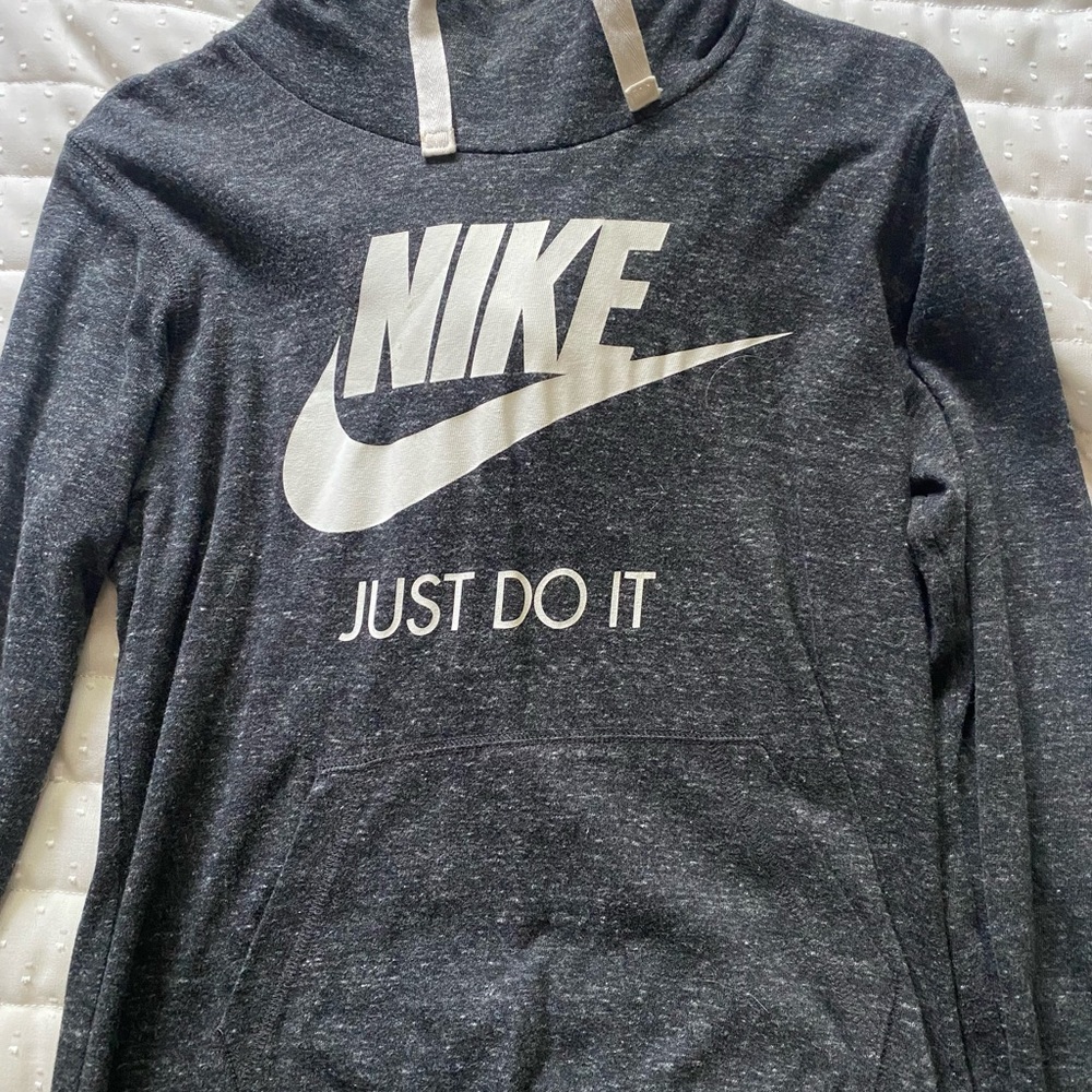nike light sweatshirt